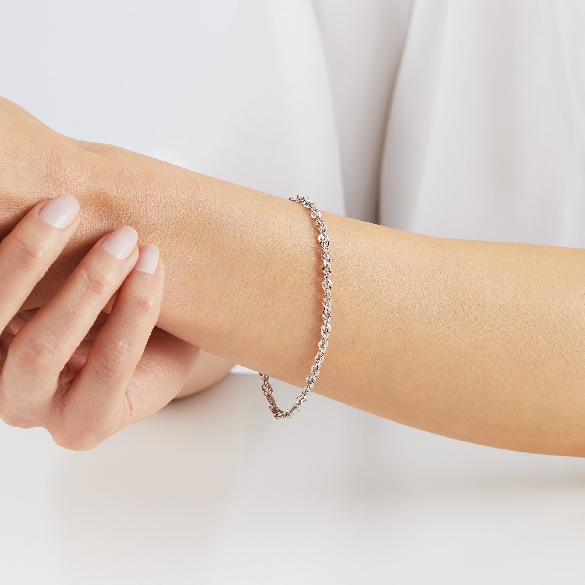 Goldsmiths 9ct White Gold 60 Diamond Cut Prince of Wales Bracelet