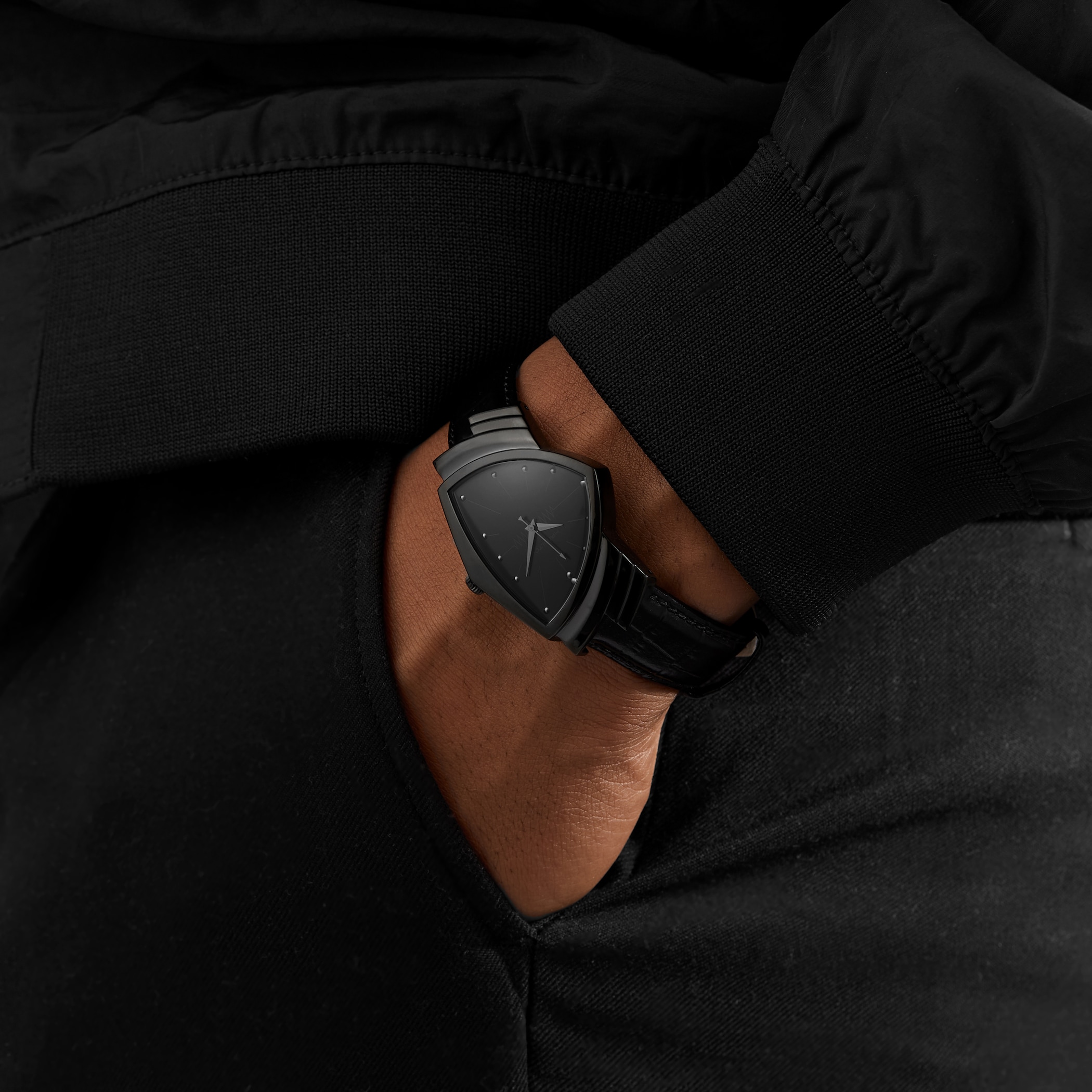 Hamilton Ventura Quartz 32.3mm x 50.3mm Mens Watch Black Hamilton Ventura Quartz 32.3mm x 50.3mm Mens Watch Black