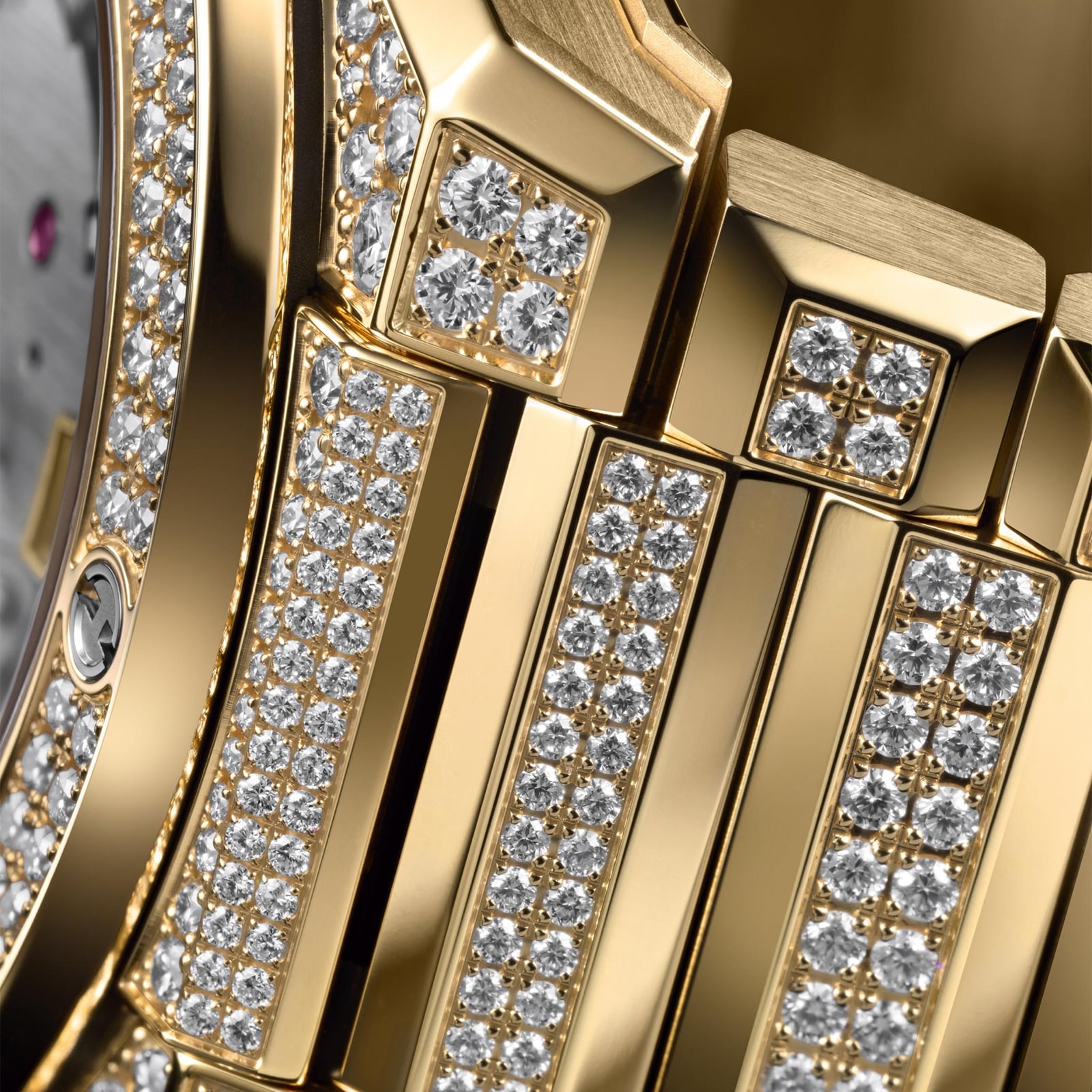 Hublot Big Bang Integrated Time Only 40mm - Yellow Gold Pave