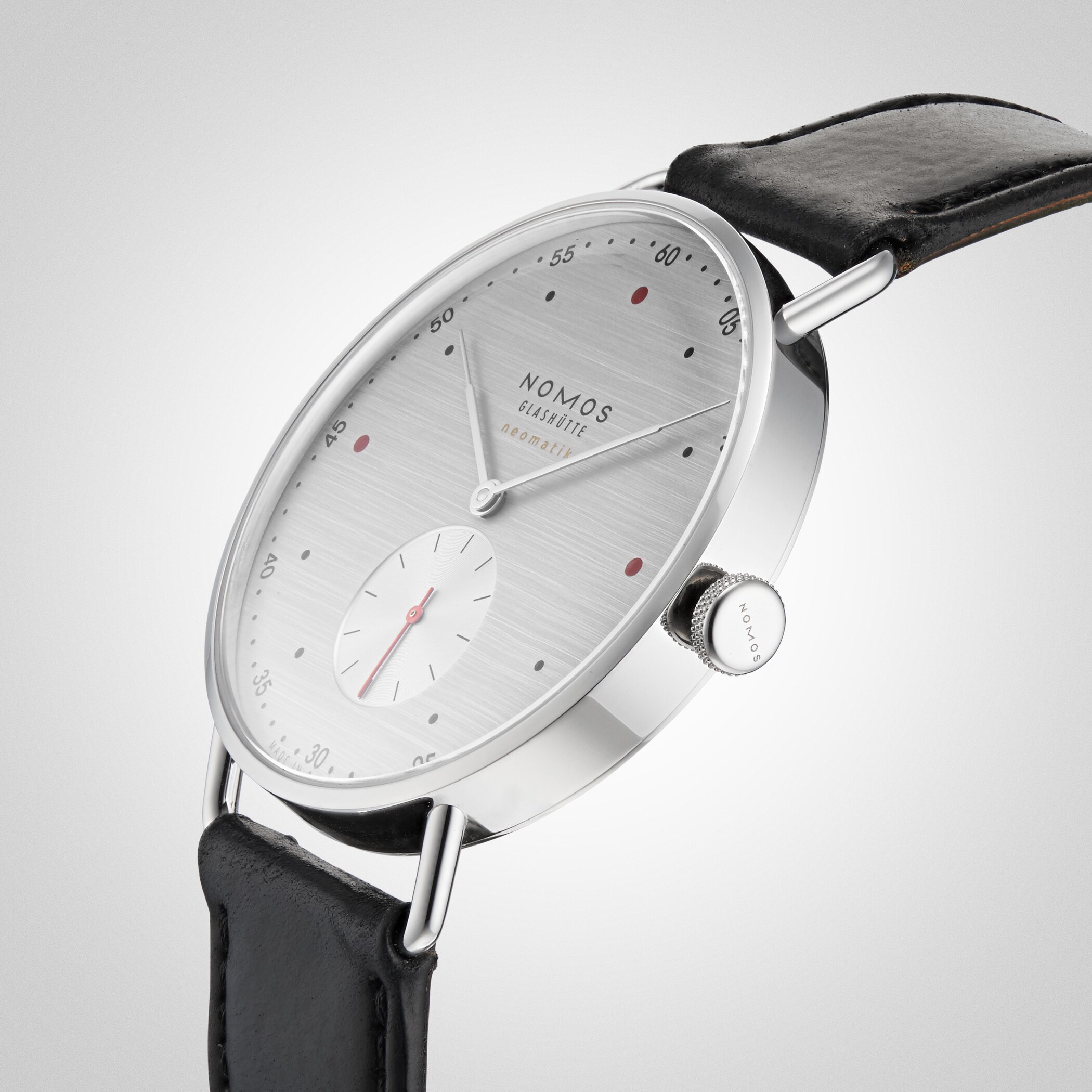 NOMOS Glashütte Metro neomatik 39 Silvercut