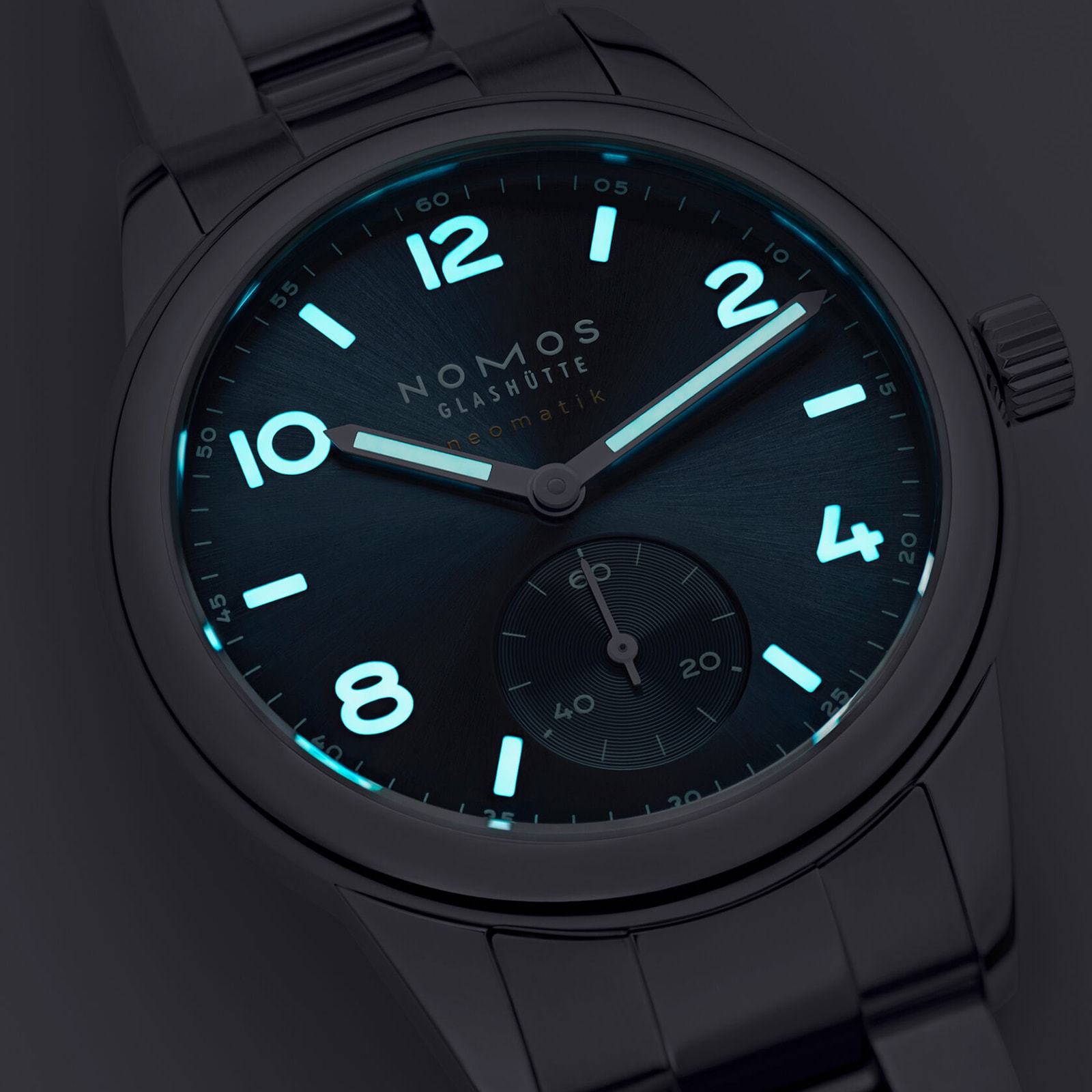 Nomos club best sale neomatik atlantik