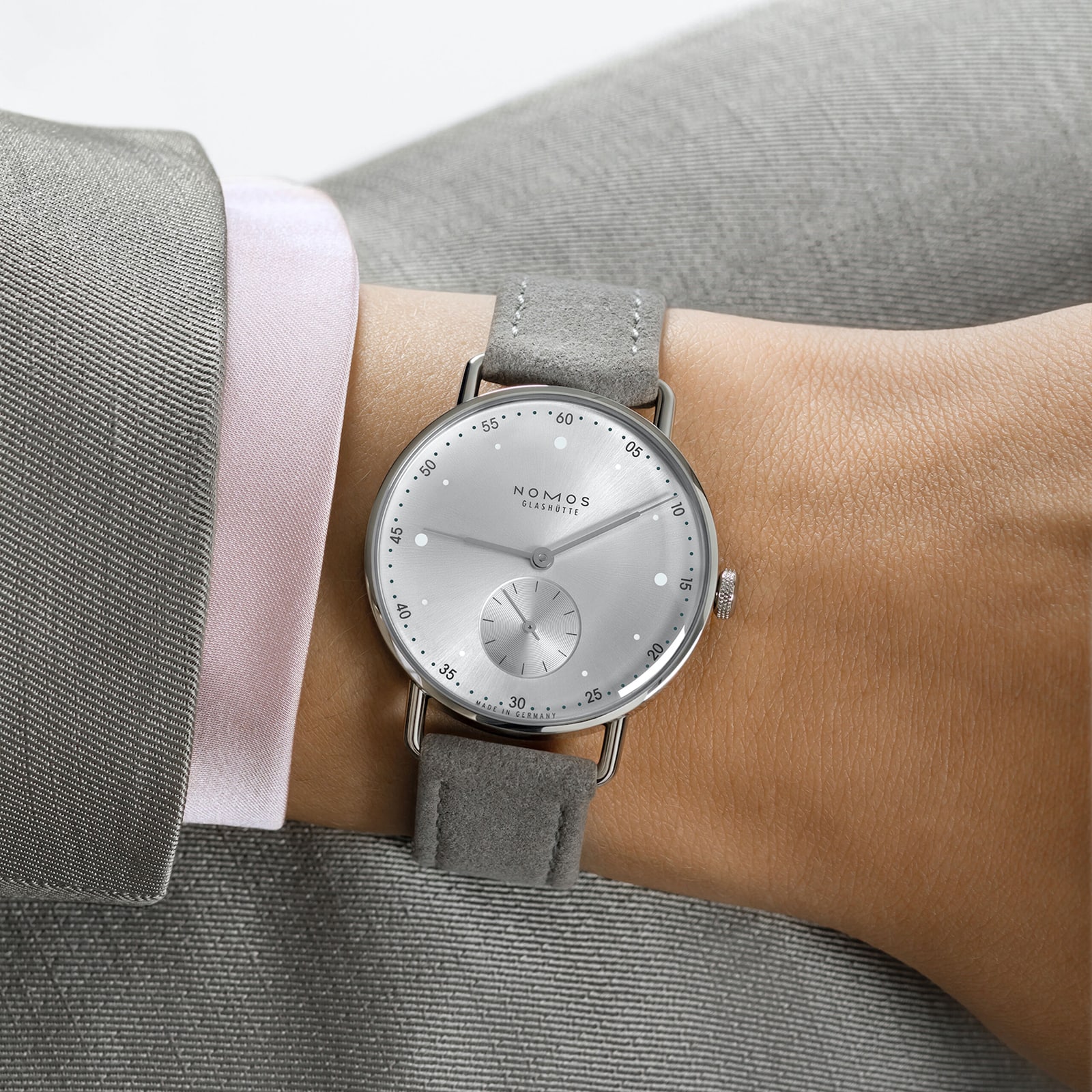 Nomos 33 online