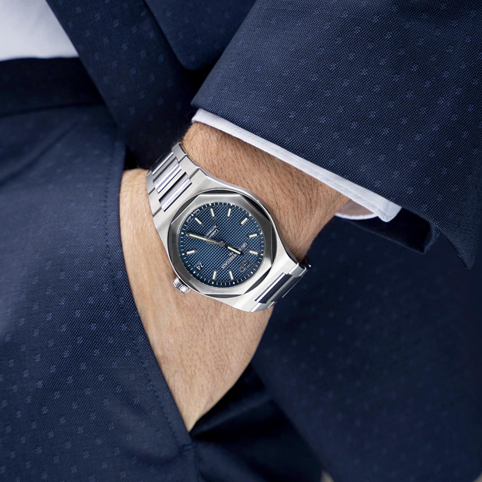 Girard Perregaux Laureato Blue 42mm Girard Perregaux Laureato Blue 42mm