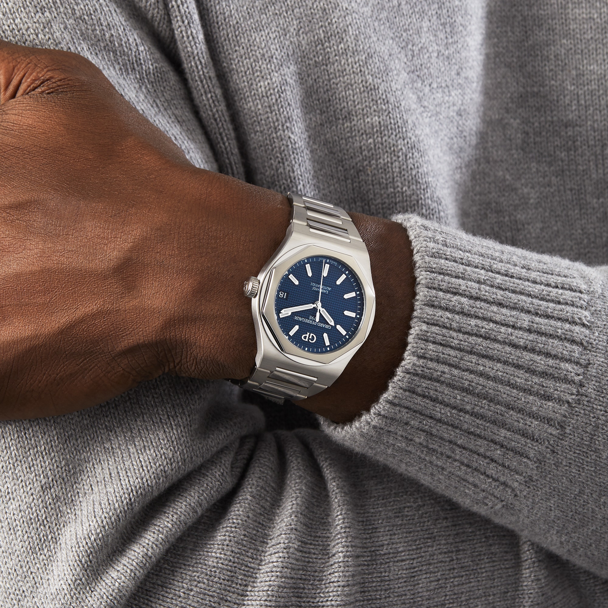 Girard Perregaux Laureato Blue 42mm Girard Perregaux Laureato Blue 42mm