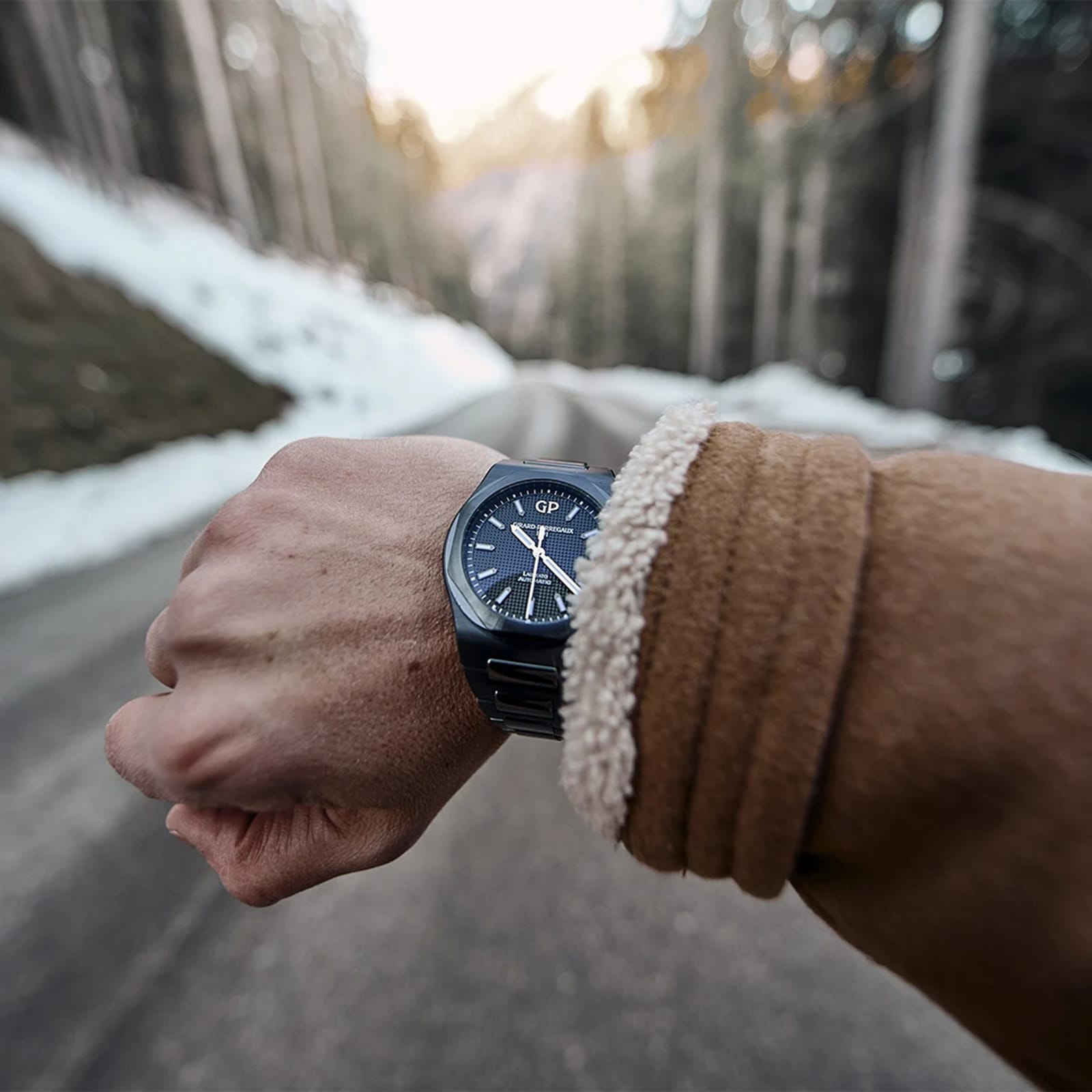 Girard Perregaux Laureato 42mm Mens Watch