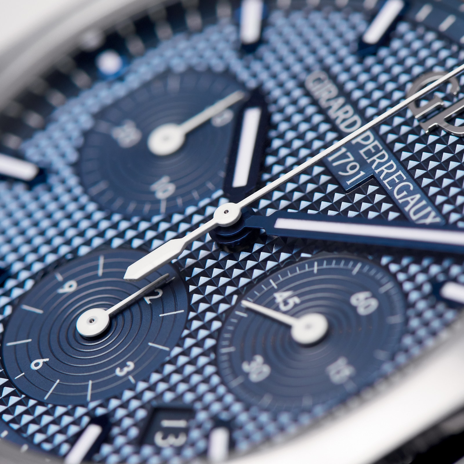 Girard Perregaux Laureato Blue 42mm Chronograph Girard Perregaux Laureato Blue 42mm Chronograph
