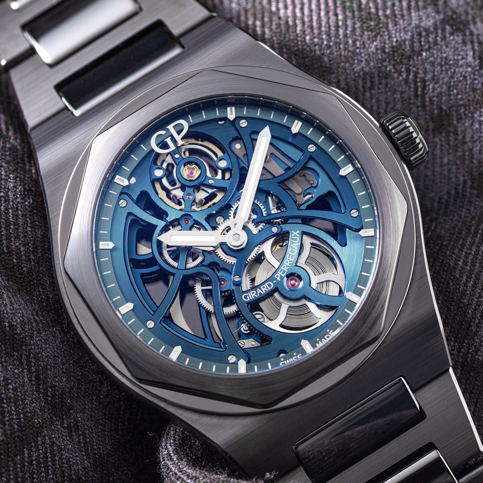 Girard Perregaux Laureato Skeleton Earth to Sky Edition Girard Perregaux Laureato Skeleton Earth to Sky Edition