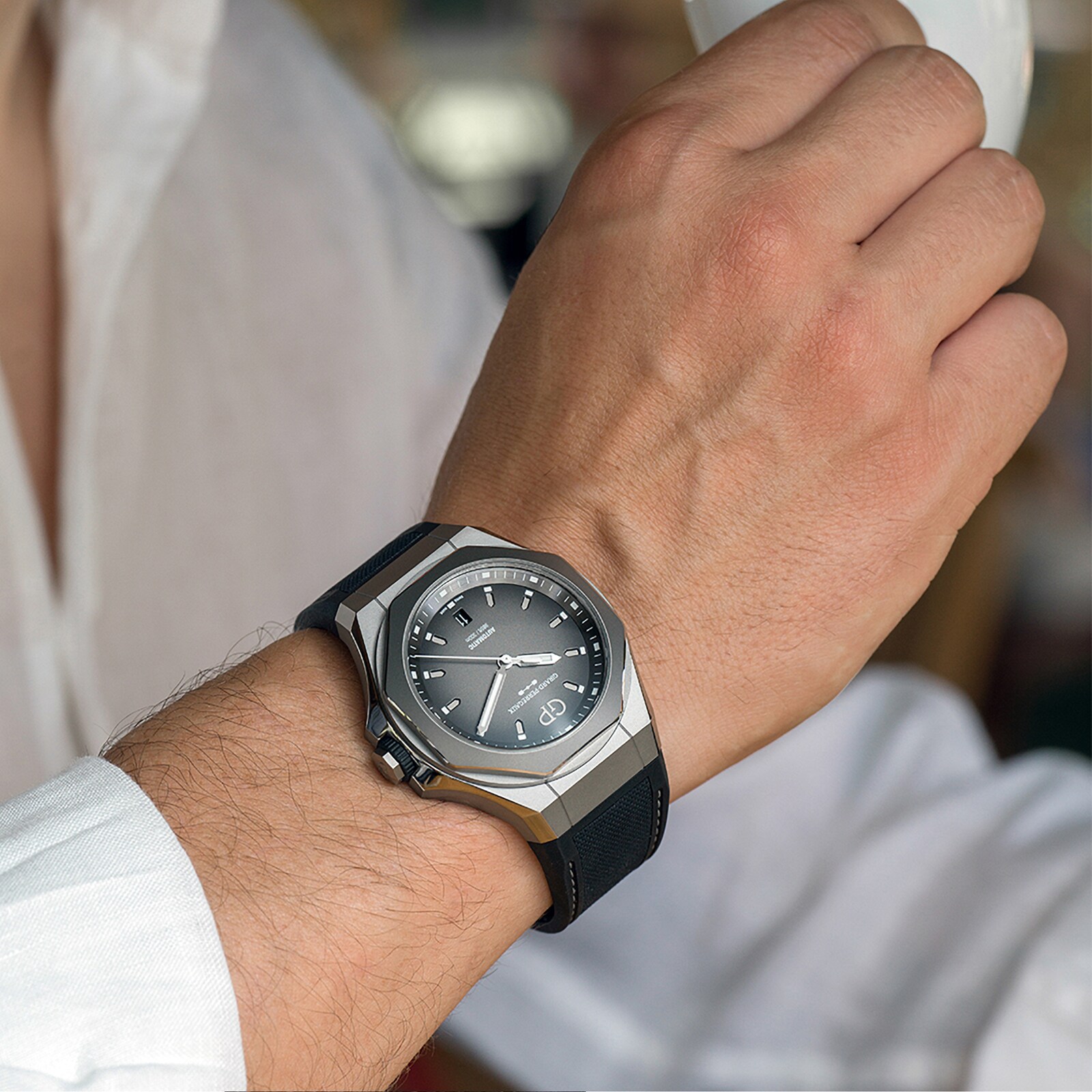 Girard-Perregaux Laureato Absolute Ti 230 Limited Edition