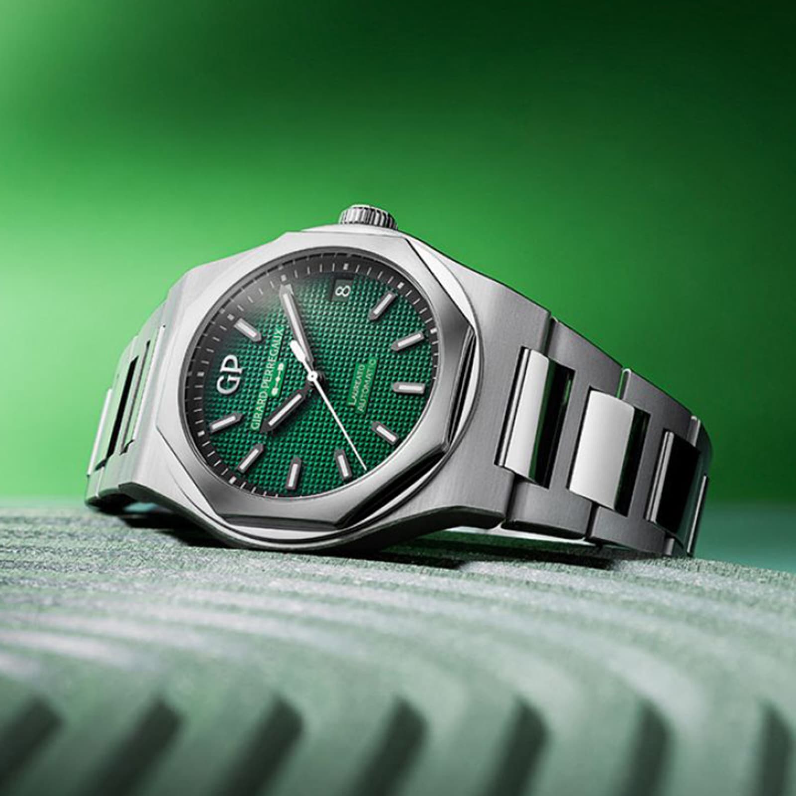 Girard Perregaux Laureato Green 42mm