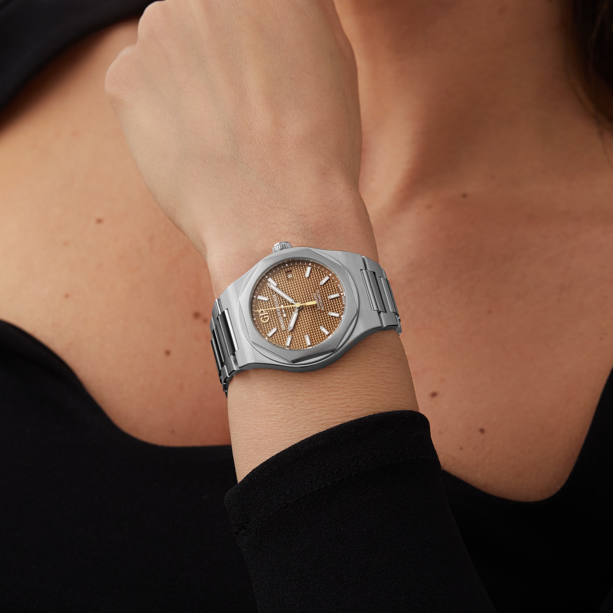 Girard Perregaux Laureato 38mm Unisex Watch Girard Perregaux Laureato 38mm Unisex Watch