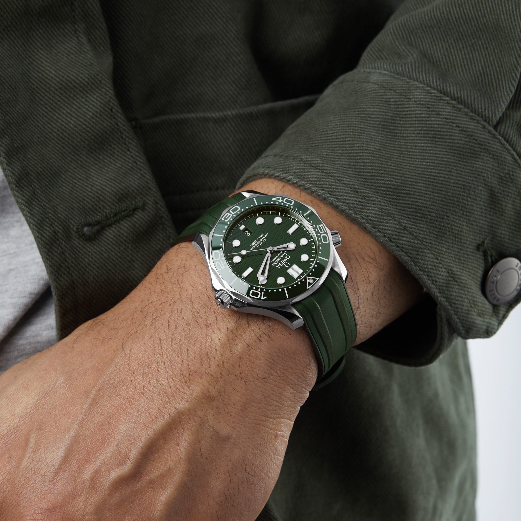 Omega Seamaster Diver 300m Co-Axial Master Chronometer 42mm Mens Watch Green