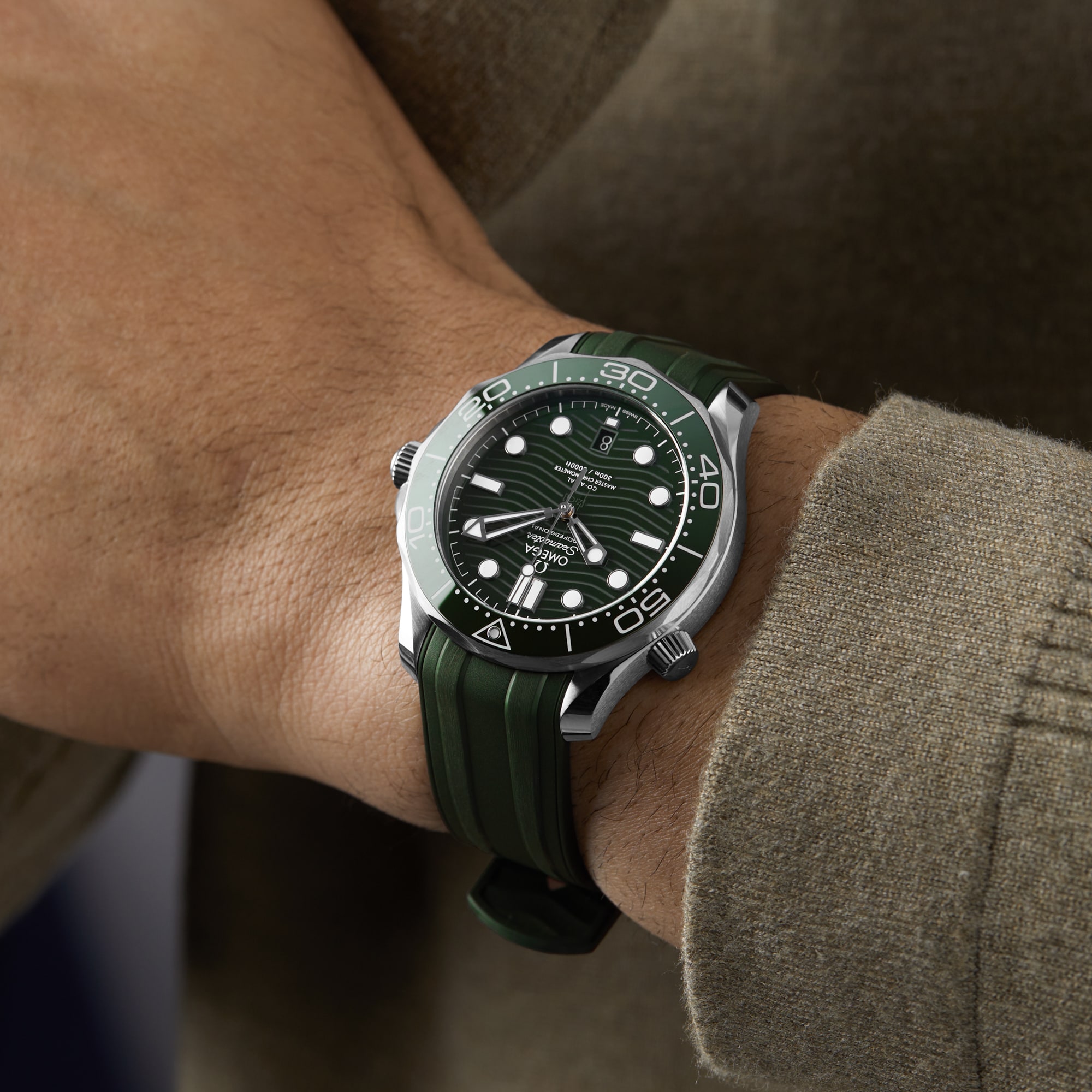 Omega Seamaster Diver 300m Co-Axial Master Chronometer 42mm Mens Watch Green