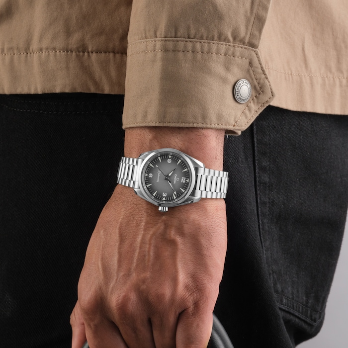 Omega Seamaster Railmaster 38mm Mens Watch Grey