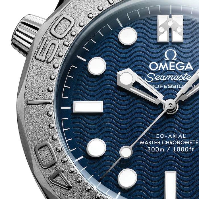 Omega Seamaster Diver 300m James Bond Edition 42mm Mens Watch Blue Dial