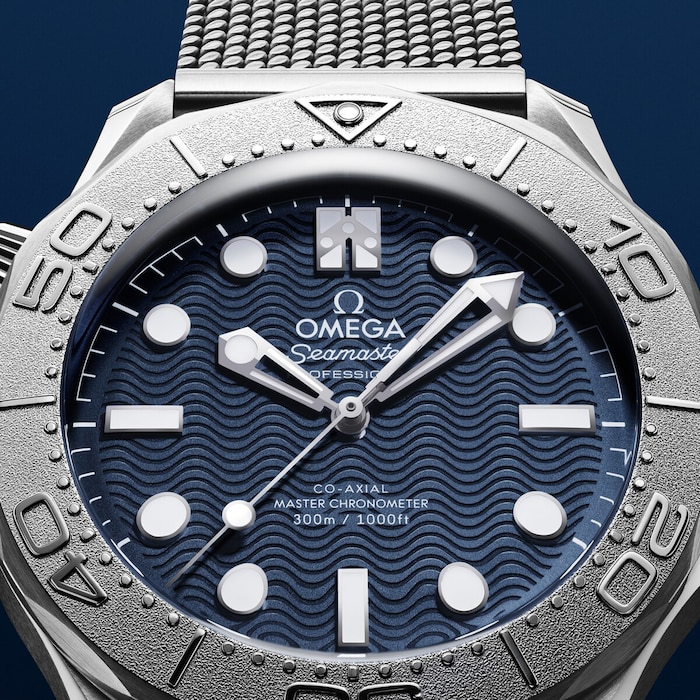 Omega Seamaster Diver 300m James Bond Edition 42mm Mens Watch Blue Dial