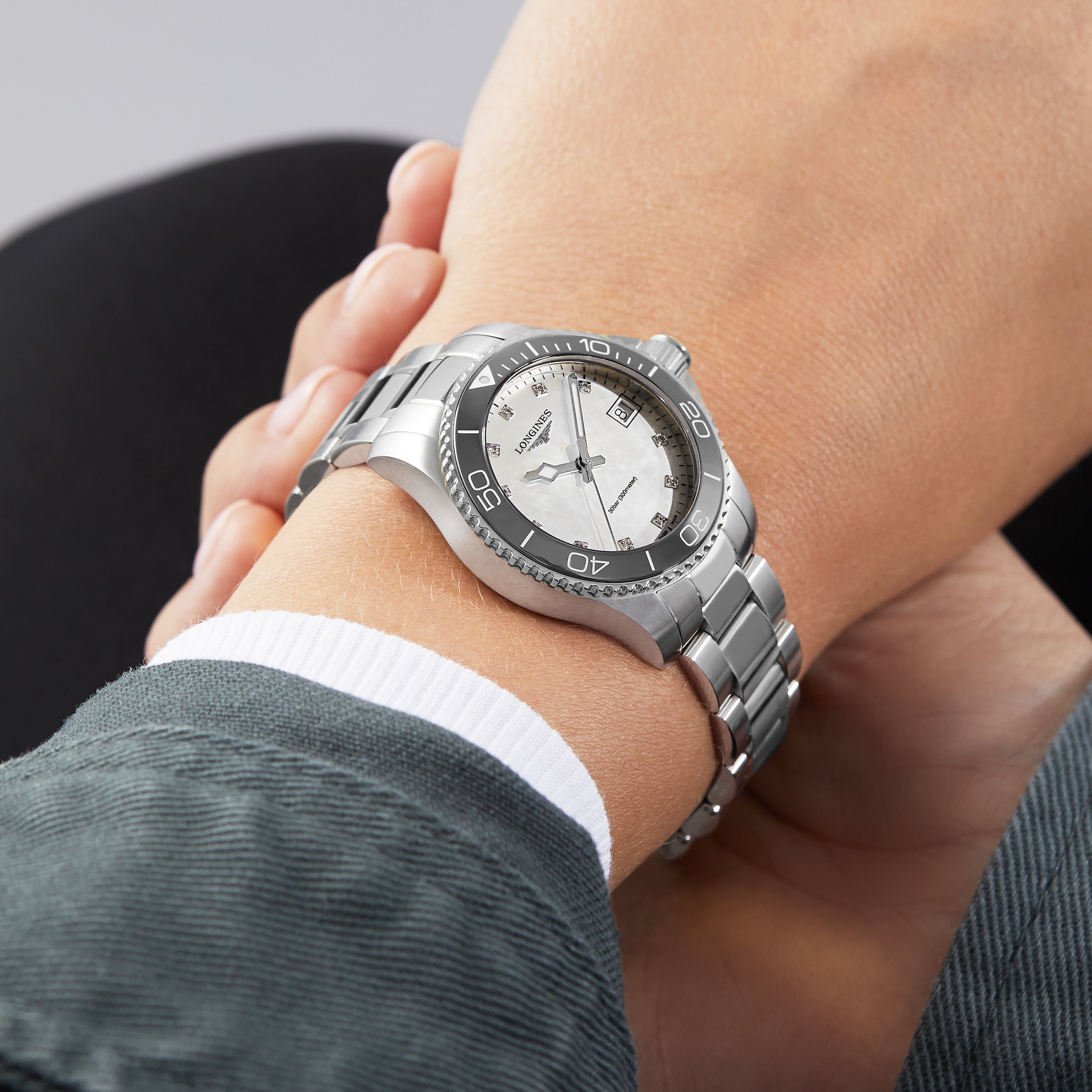 Longines HydroConquest 32mm Ladies Watch Mother Of Pearl Silver Exclusive to The Watches Of Switzerland Group Longines HydroConquest 32mm Ladies Watch Mother Of Pearl Silver Exclusive to The Watches Of Switzerland Group