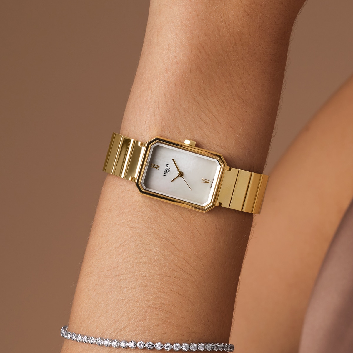 Tissot SRV 22mm Mother Of Pearl Ladies Watch