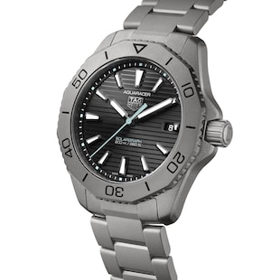 TAG Heuer Aquaracer Professional 200 Solargraph 40mm Mens Watch Titanium
