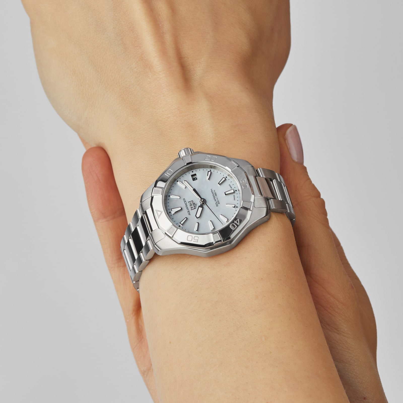 TAG Heuer Aquaracer Professional 200 Solargraph 34mm Ladies Watch Mother Of Pearl