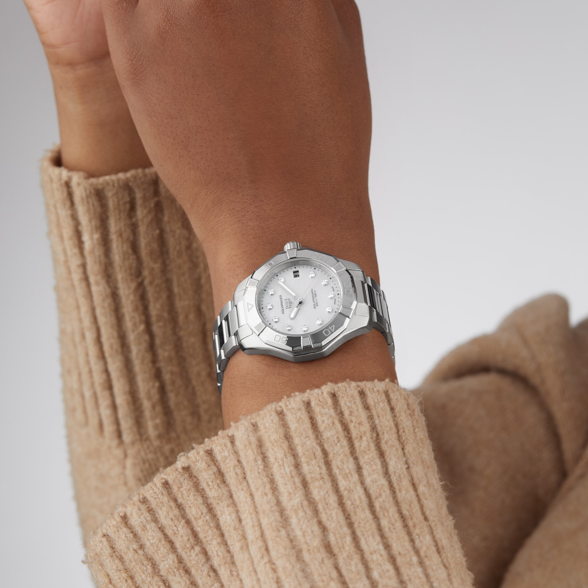TAG Heuer Aquaracer Professional 200 Solargraph 34mm Ladies Watch Mother Of Pearl Diamonds TAG Heuer Aquaracer Professional 200 Solargraph 34mm Ladies Watch Mother Of Pearl Diamonds