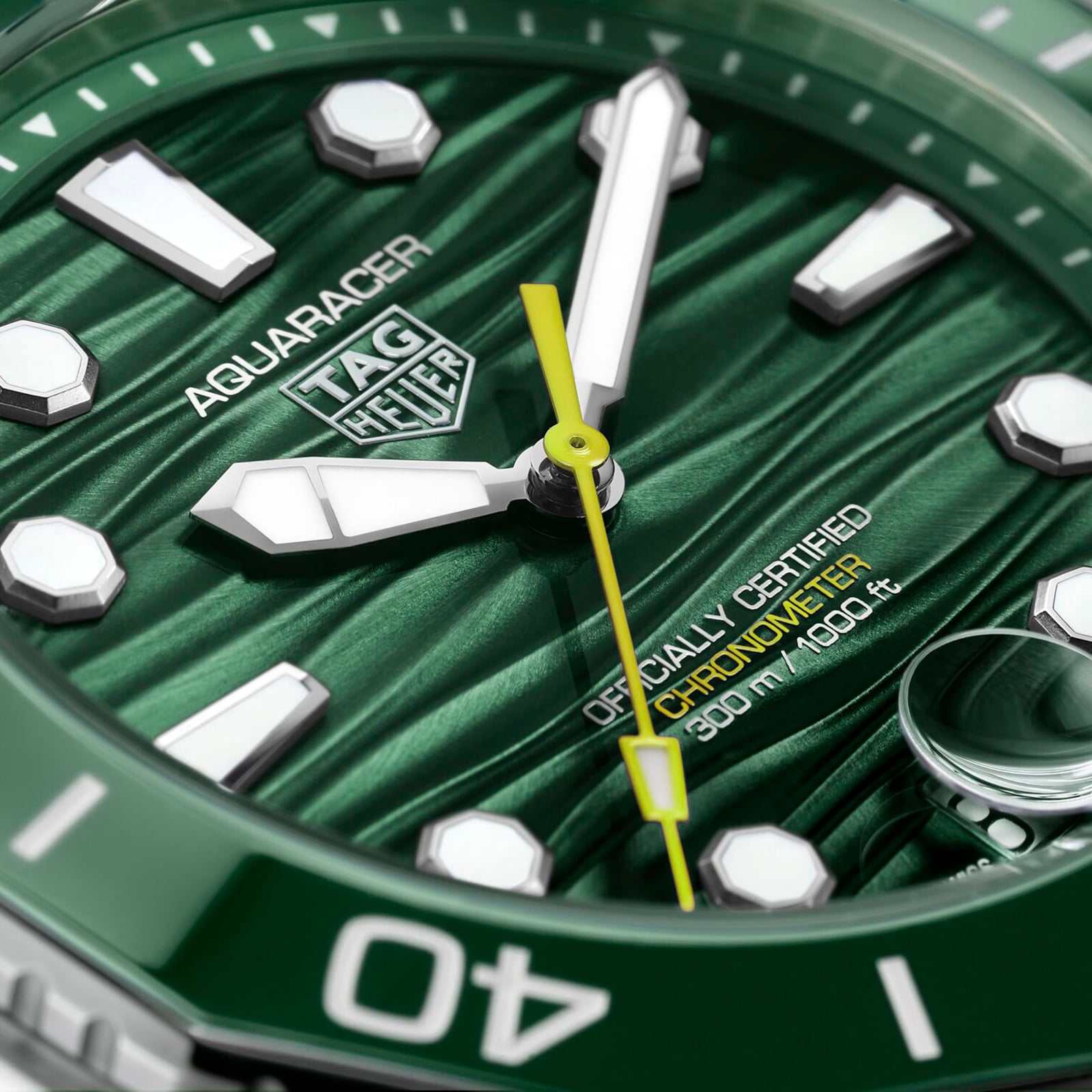 TAG Heuer Aquaracer Professional 300 Date 42mm Mens Watch Green TAG Heuer Aquaracer Professional 300 Date 42mm Mens Watch Green