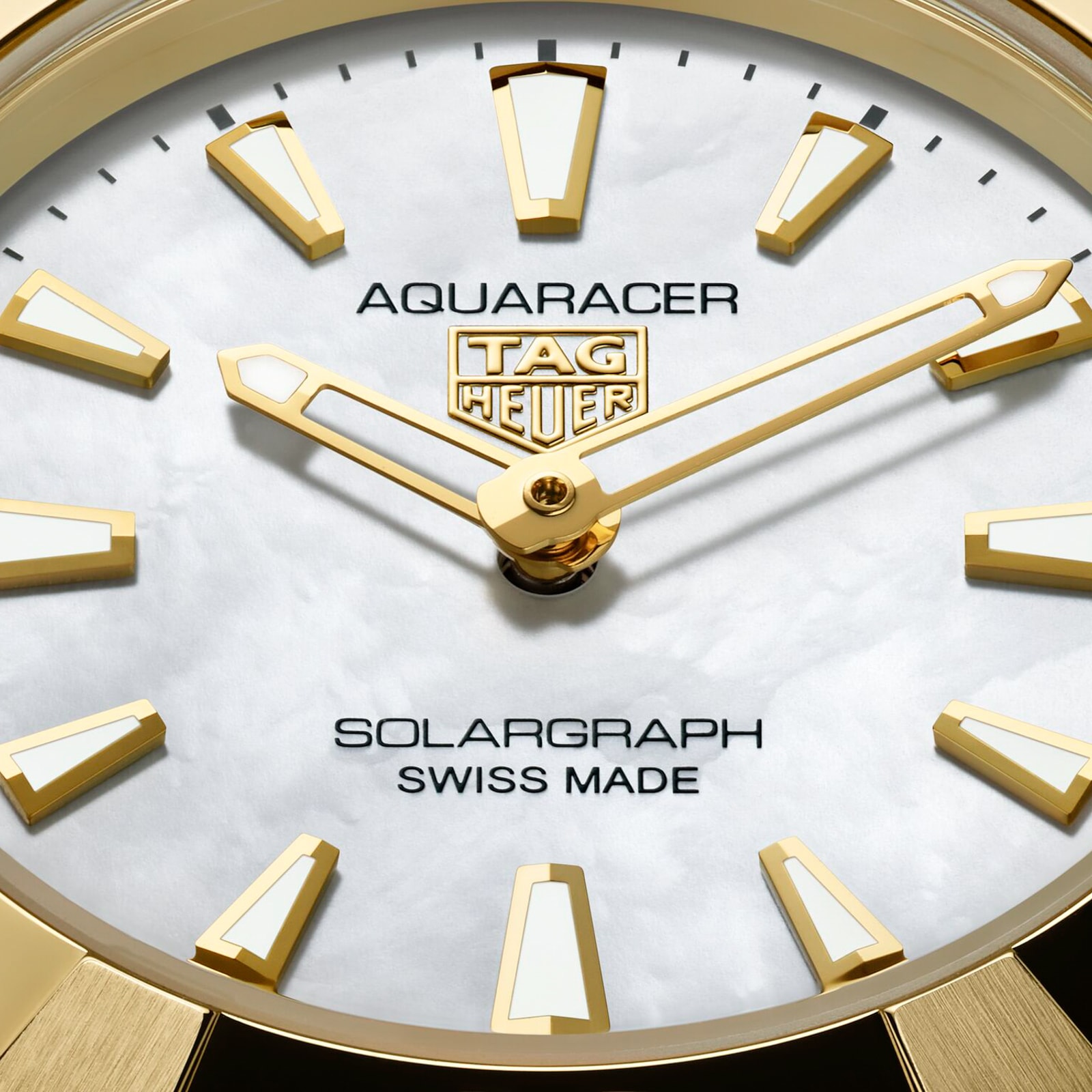 TAG Heuer Aquaracer Professional 100 Solargraph 28mm Ladies Watch 18k Yellow Gold TAG Heuer Aquaracer Professional 100 Solargraph 28mm Ladies Watch 18k Yellow Gold
