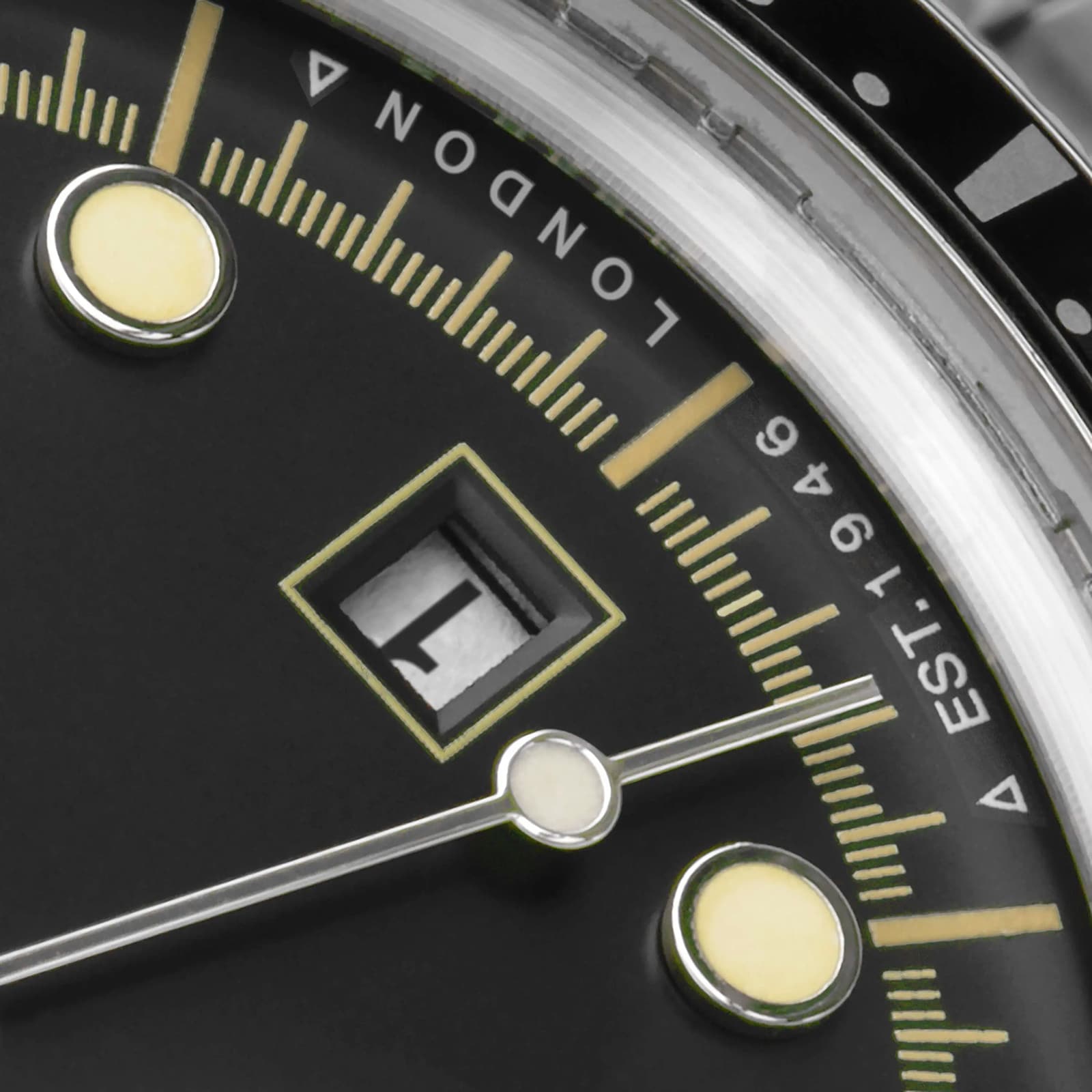 Accurist Dive Stainless Steel Black Dial Mens Watch