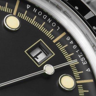 Accurist Dive Stainless Steel Black Dial Mens Watch