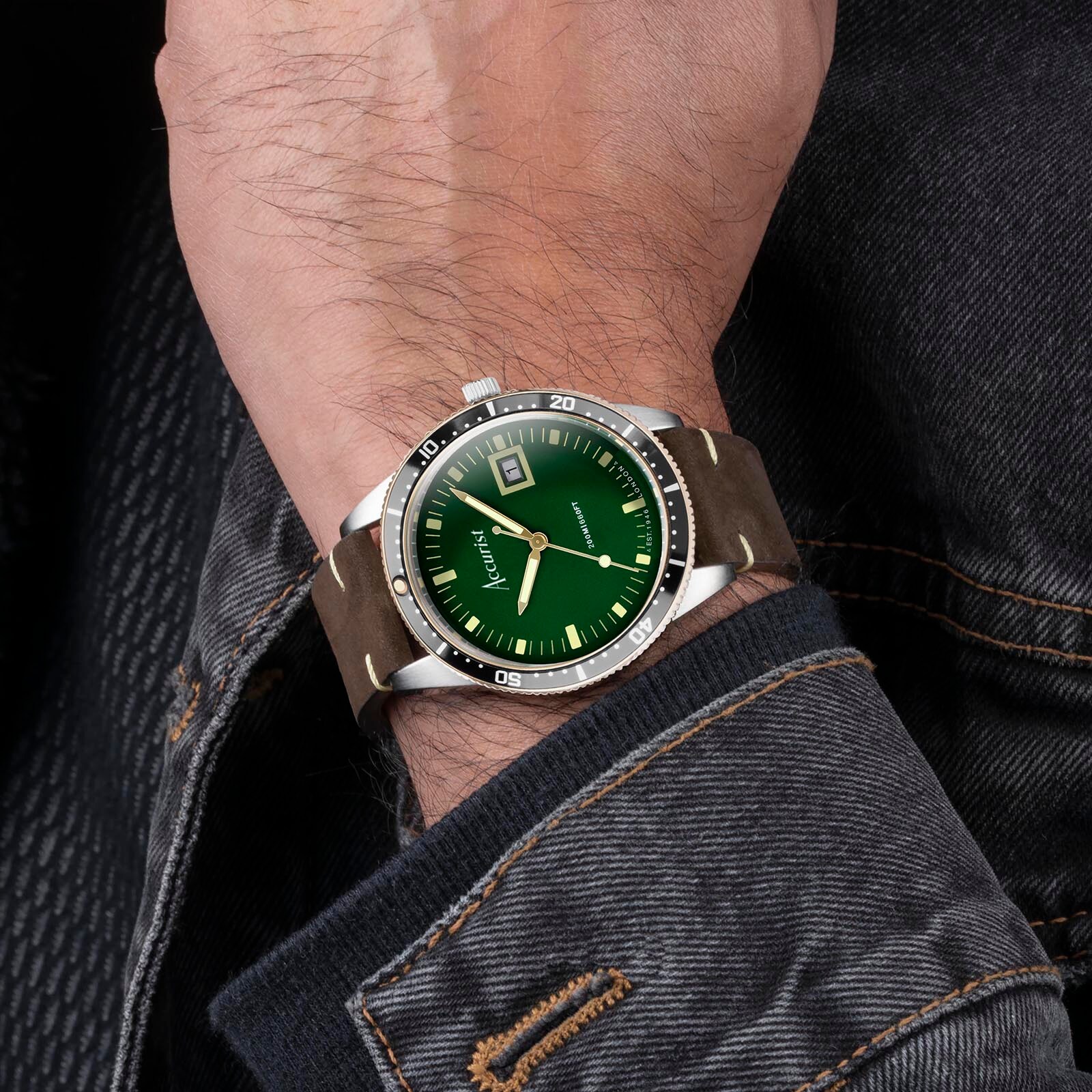 Accurist Dive Brown Leather Strap 42mm Watch 72000 Goldsmiths