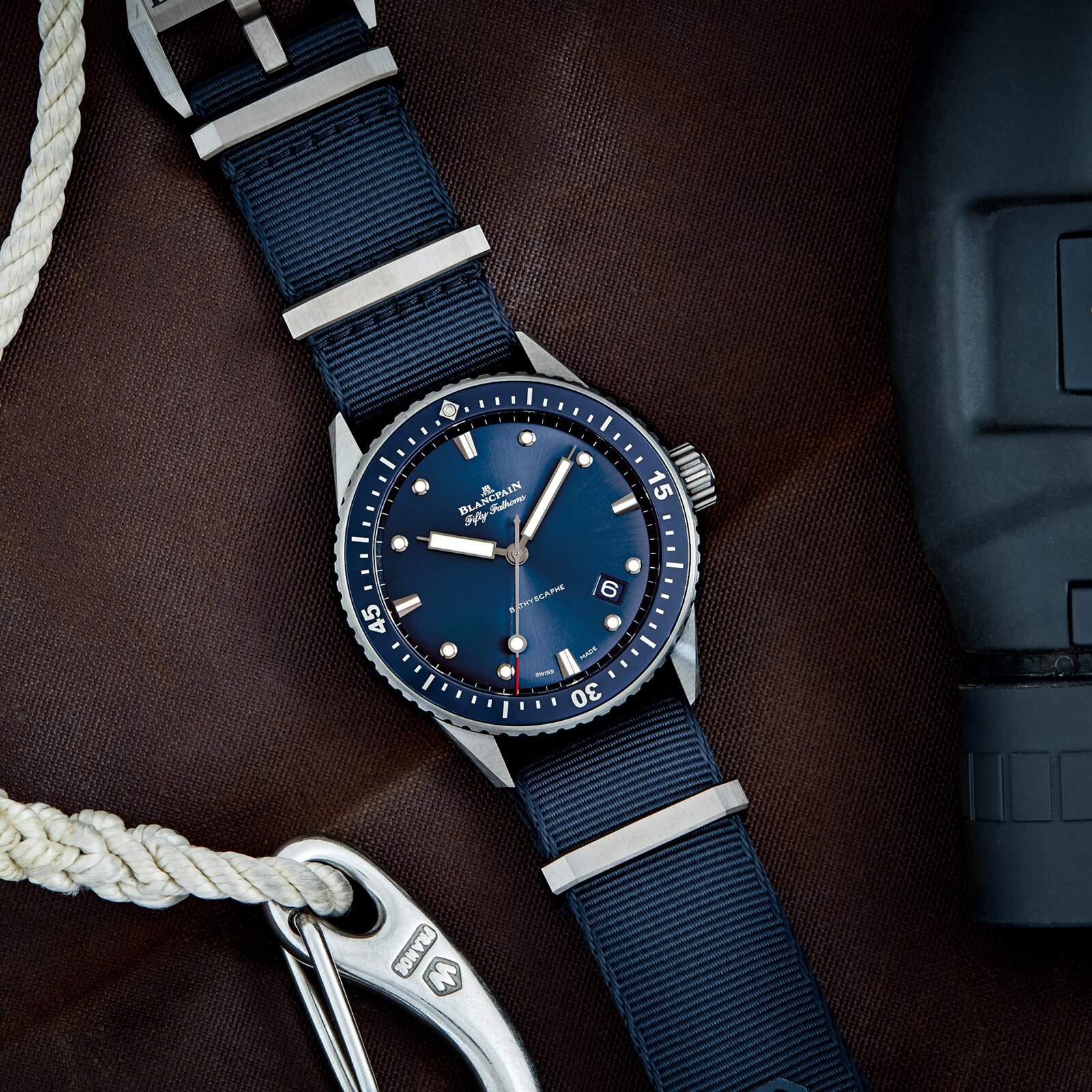 500 fathoms french online branded watch for diving