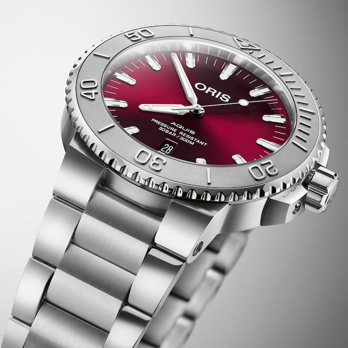 Oris Aquis Cherry 43.5mm Mens Watch Red