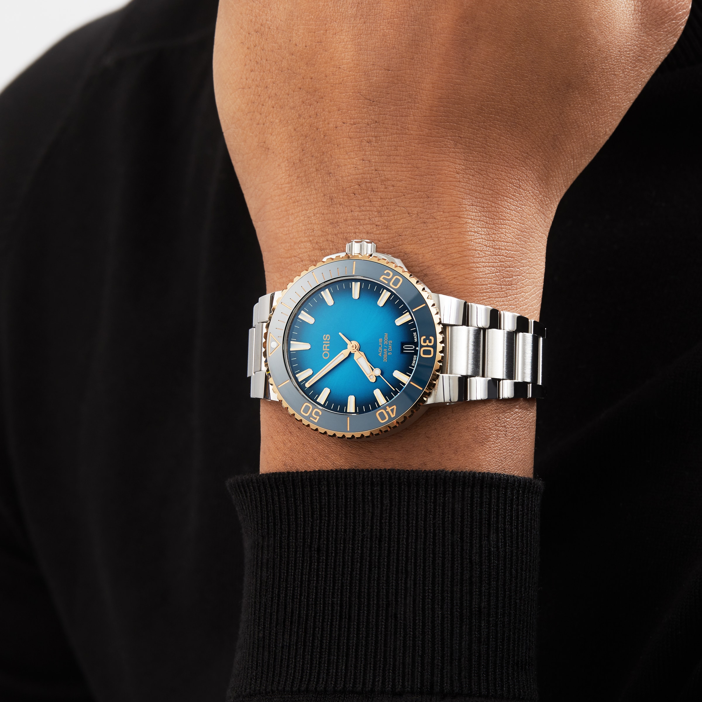 Aquis Date Calibre 400 41.5mm Mens Watch Blue