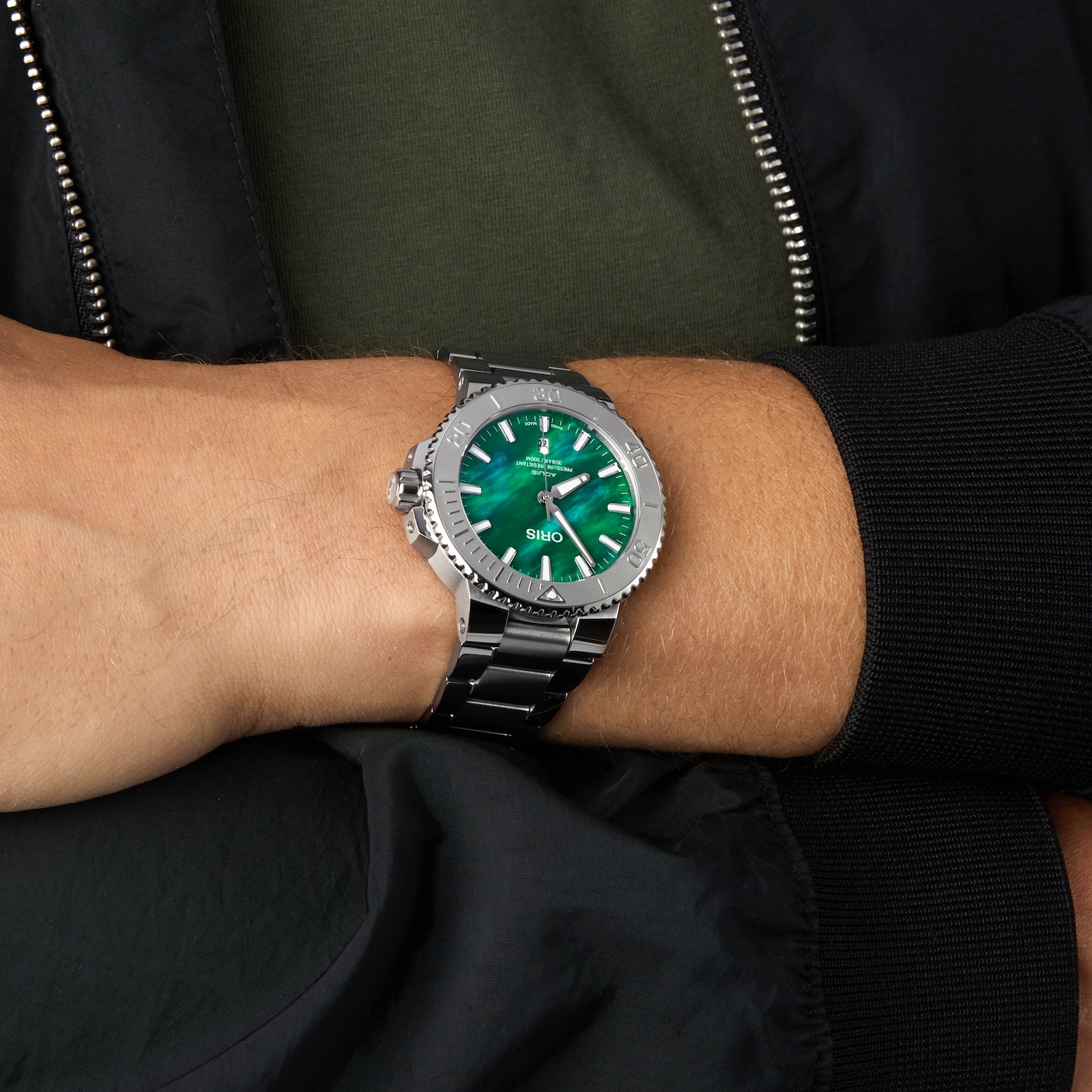 Oris Bracenet Aquis Date 43.5mm