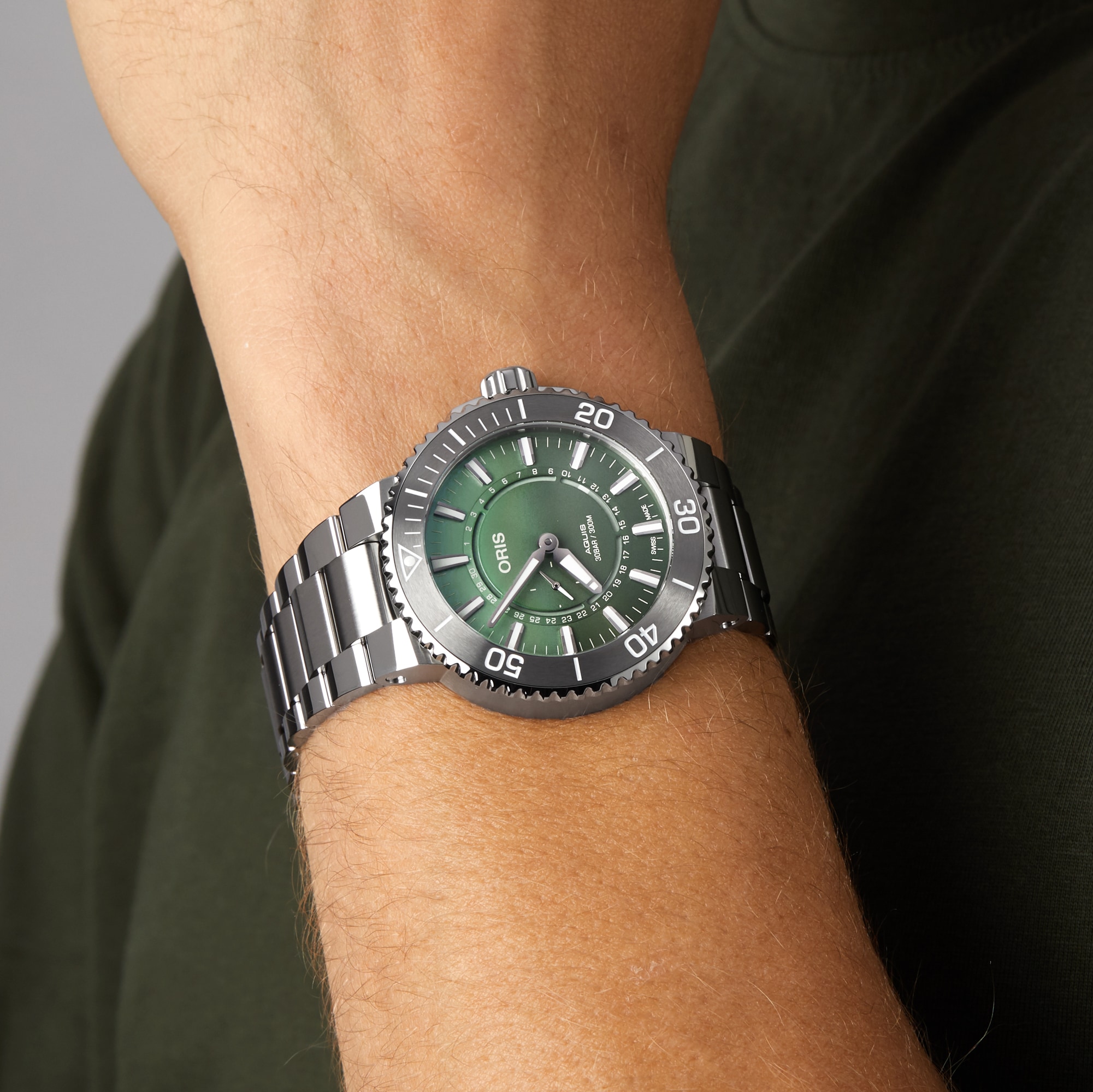 Oris Aquis Dat Watt Limited Edition II 43.5mm Mens Watch Green