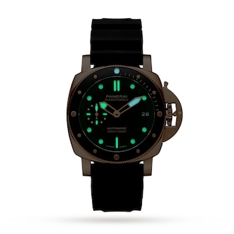 Panerai Submersible Goldtech 42mm Mens Watch Panerai Submersible Goldtech 42mm Mens Watch