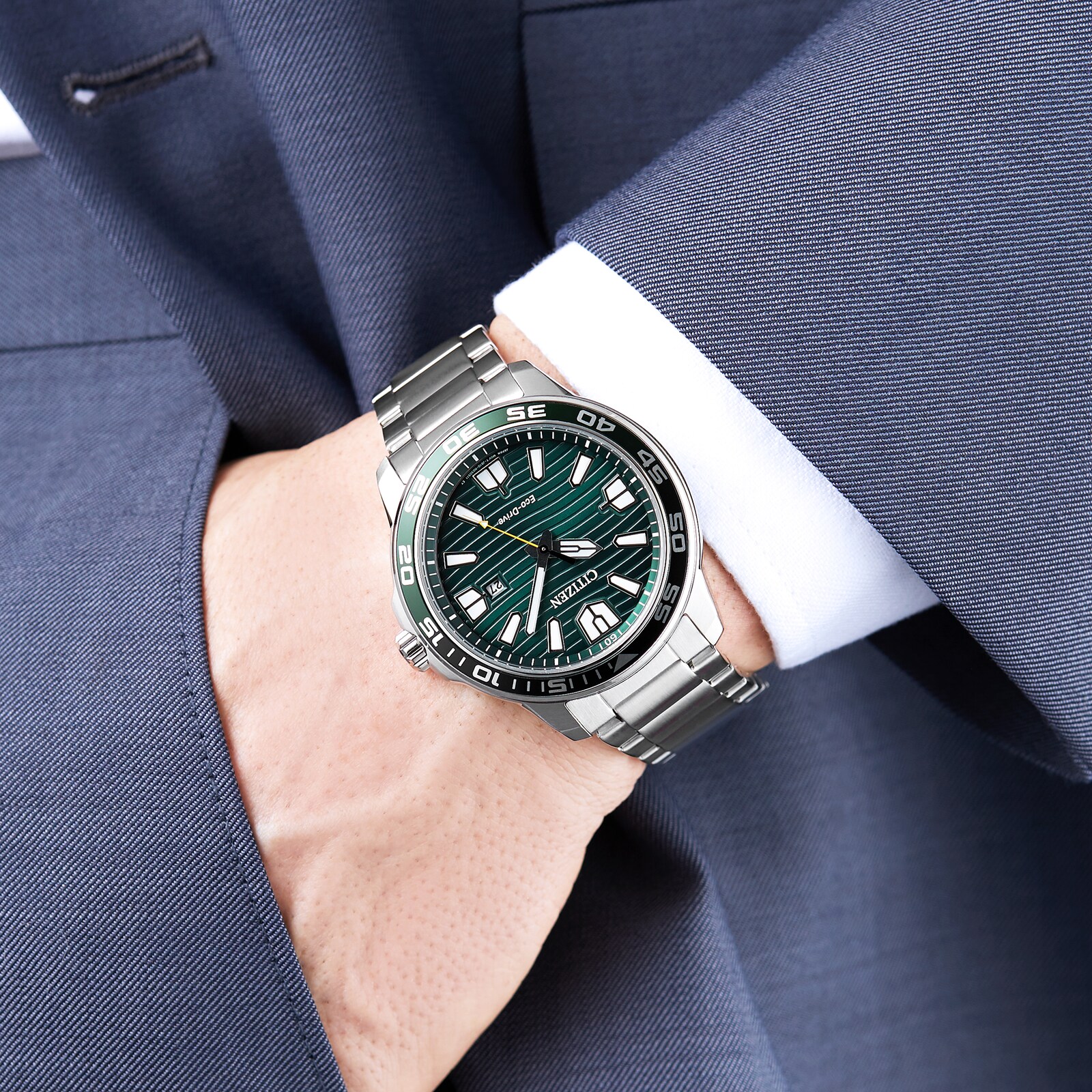 Citizen Eco-Drive WR100 43mm Mens Watch