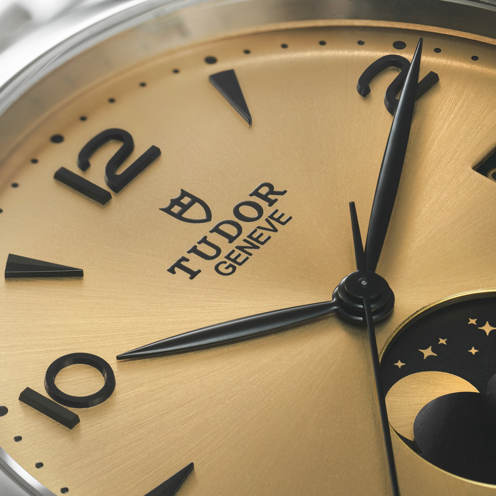 Tudor 1926 Luna 39mm Mens Watch Steel Case Moon Phase Indicator Champagne Dial