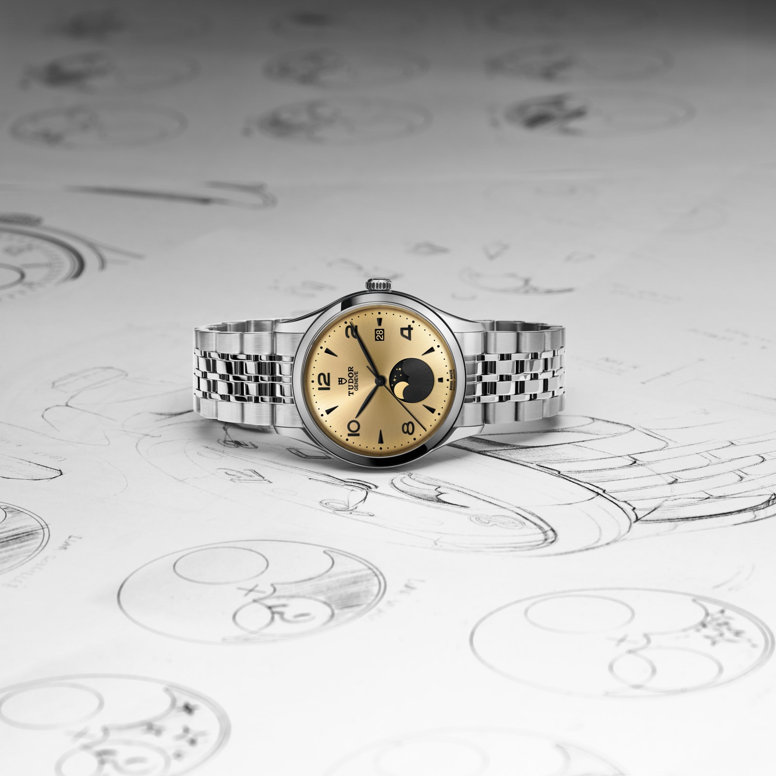 Tudor 1926 Luna 39mm Mens Watch Steel Case Moon Phase Indicator Champagne Dial