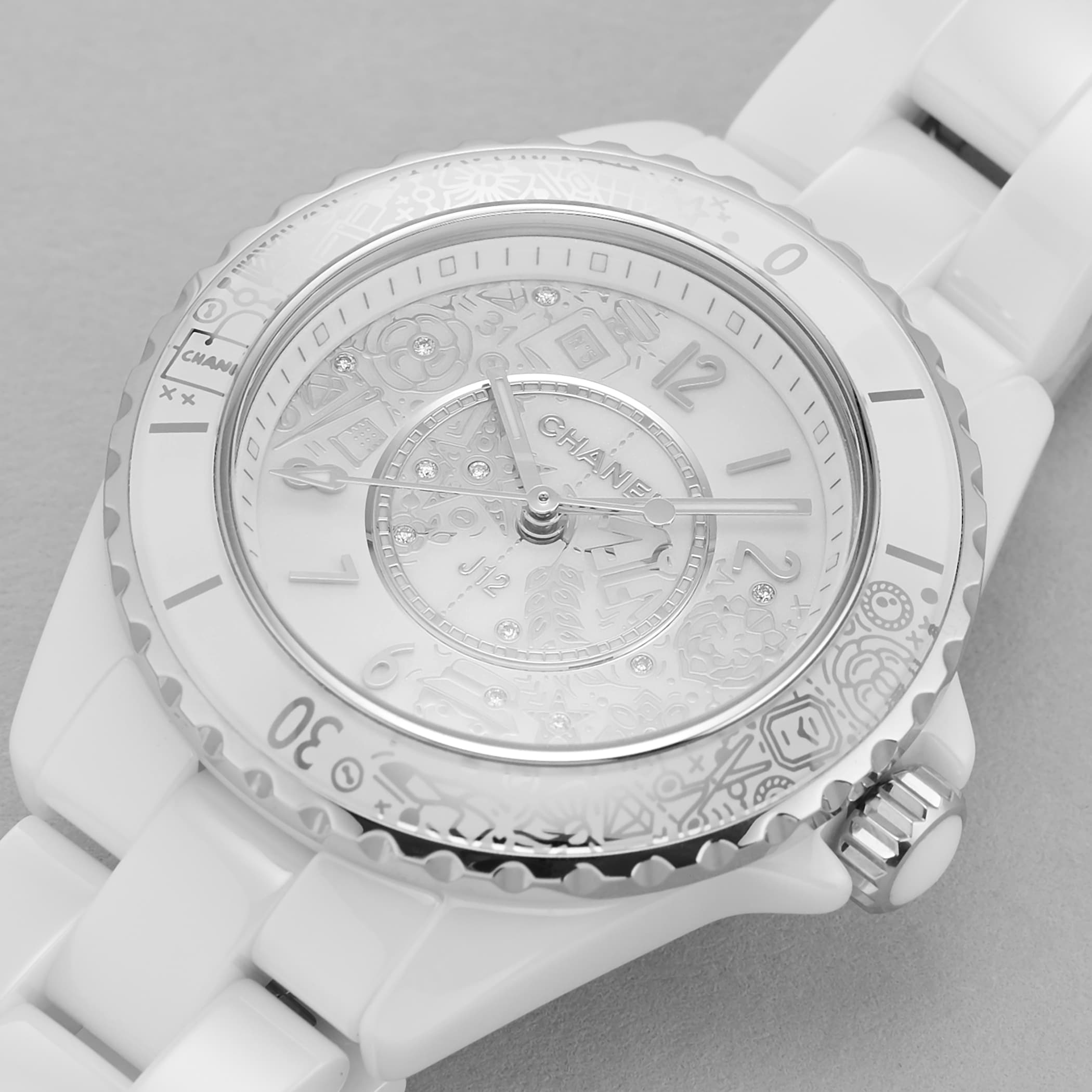 CHANEL J12 White 33mm CHANEL J12 White 33mm