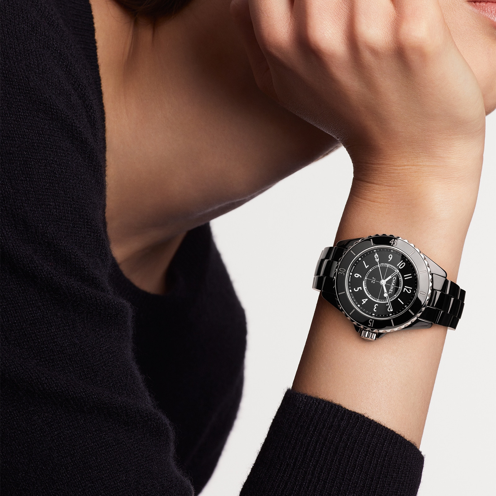 CHANEL J12 WATCH, 33 MM CHANEL J12 WATCH, 33 MM