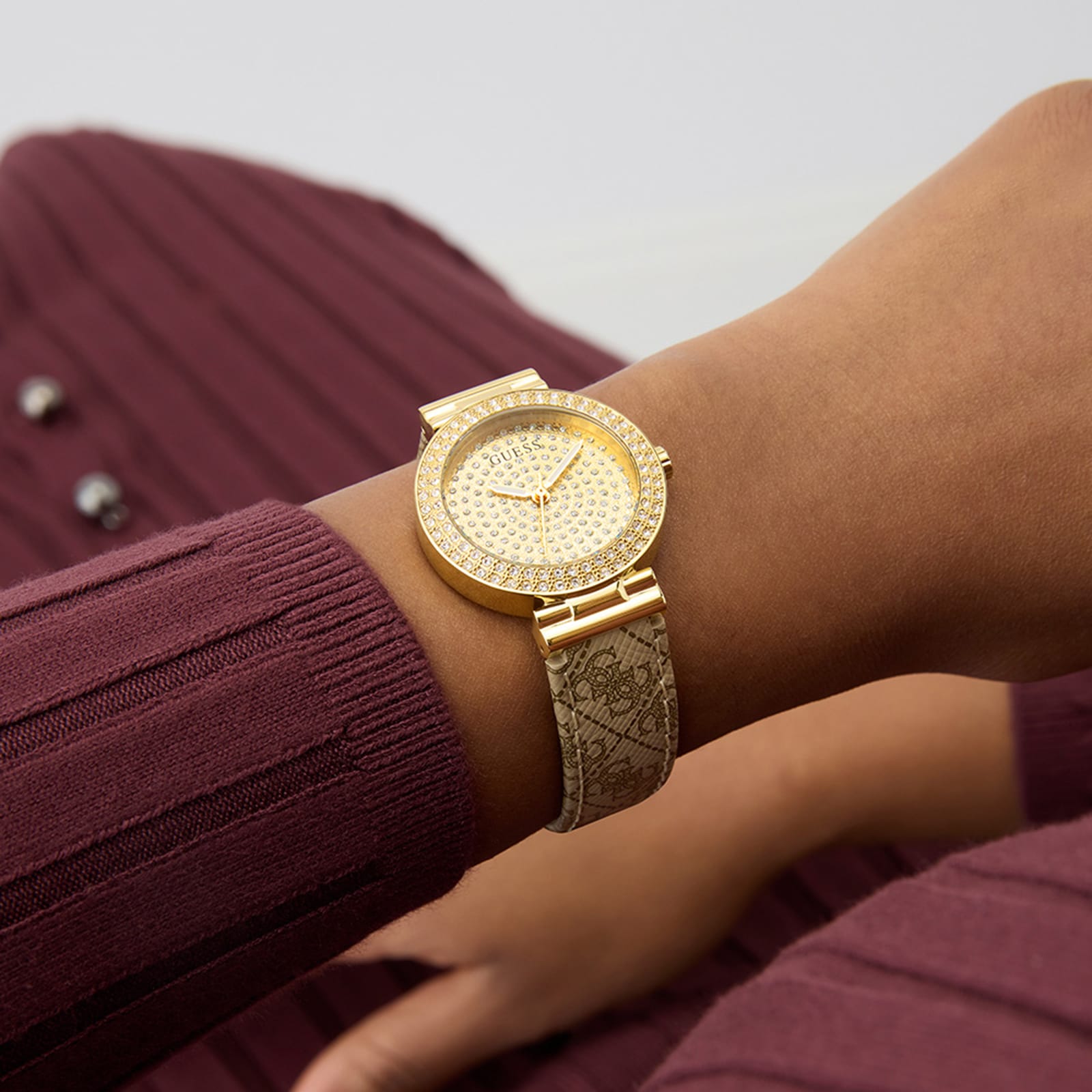 Guess Ivy 32mm Ladies Watch Gold