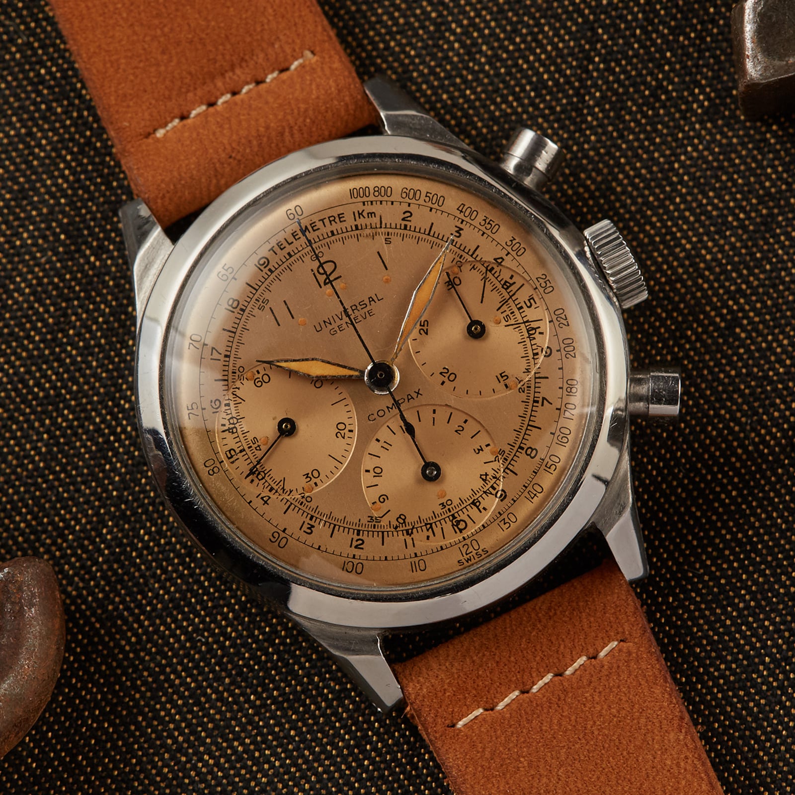 Pre-Owned Universal Geneve by Analog Shift Universal Geneve Oversized Salmon Chronograph