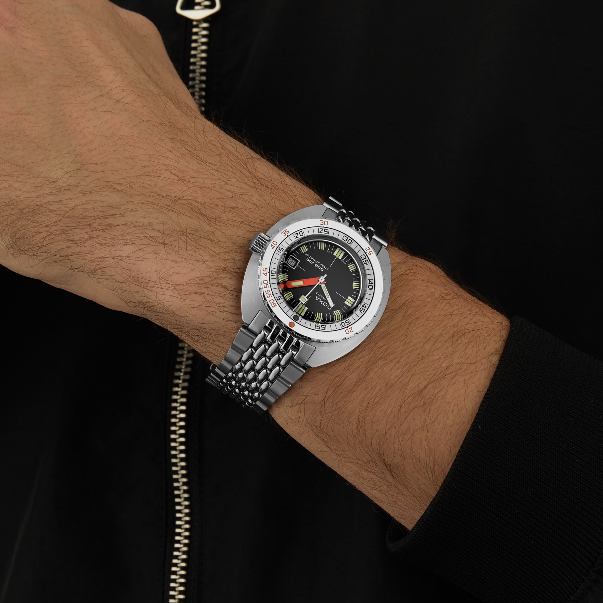 DOXA Sub 300 Sharkhunter 42.5mm Mens Watch DOXA Sub 300 Sharkhunter 42.5mm Mens Watch