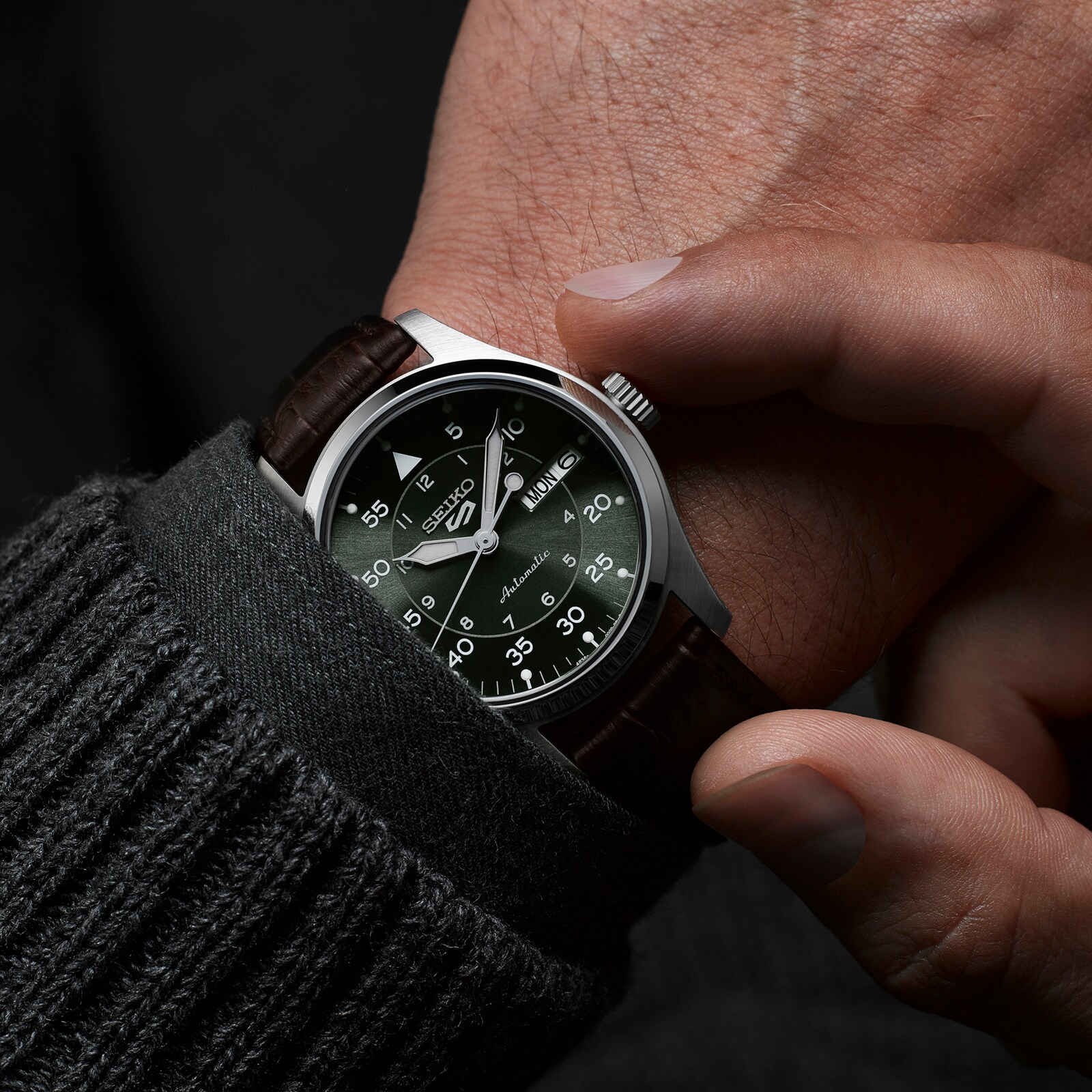Seiko 5 Sports 'Kelly Green Flieger' Suit Style