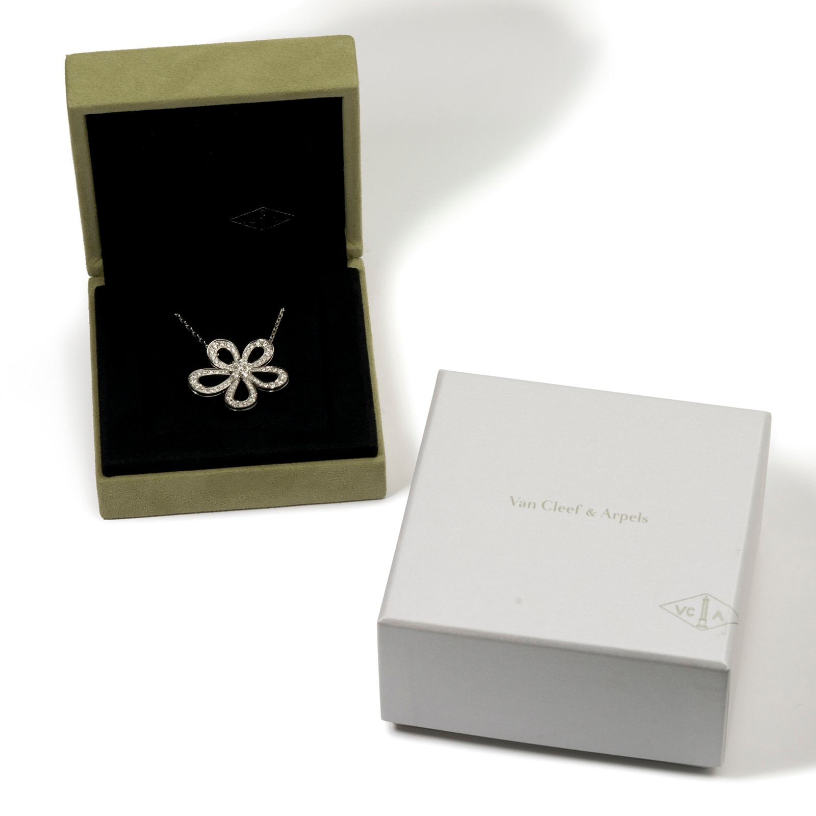 Vintage And Estate Jewelry Contemporary 18K White Gold Van Cleef & Arpels Diamond Necklace