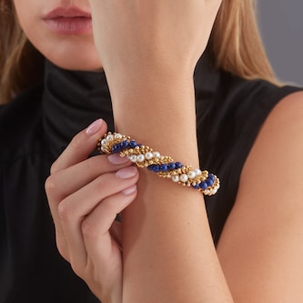 Pre-Owned Van Cleef & Arpels 18ct Yellow Gold Multi Colour Bracelet - Size 7.5 Pre-Owned Van Cleef & Arpels 18ct Yellow Gold Multi Colour Bracelet - Size 7.5