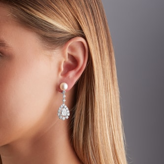 Pre-Owned Van Cleef & Arpels Platinum 6.42ct Pear, Round Shape Diamonds Pearl Earrings Pre-Owned Van Cleef & Arpels Platinum 6.42ct Pear, Round Shape Diamonds Pearl Earrings