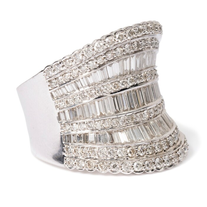 Vintage And Estate Jewelry 18K White Gold Diamond Vintage Ring - Size 7.25