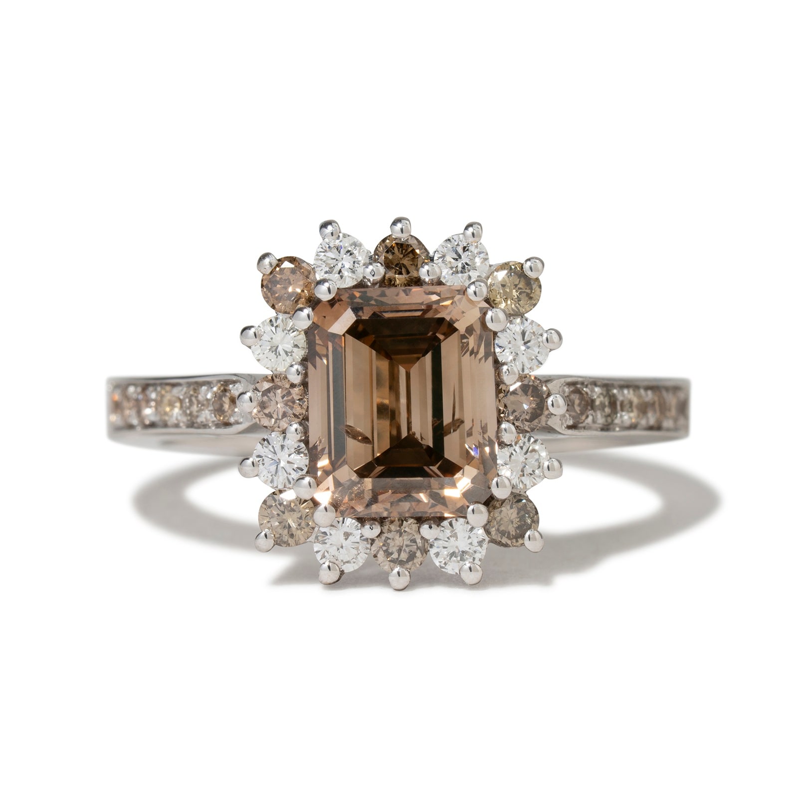 Vintage And Estate Jewelry Contemporary 18K White Gold 2.86cttw Champagne & White Diamond  Ring - Ring Size 7.25