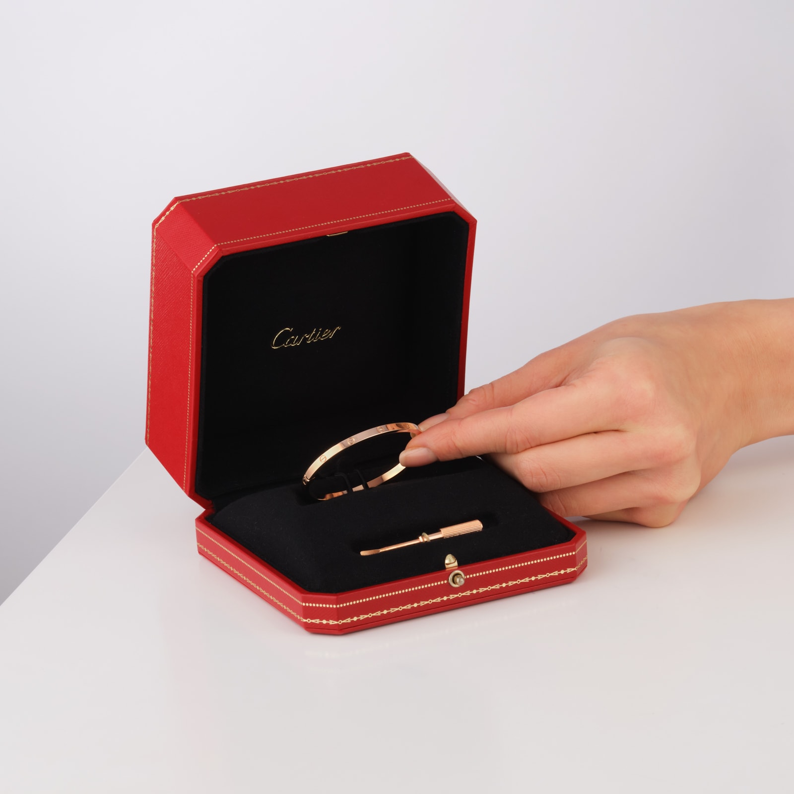 Pre-Owned Cartier Love Bracelet Small Model B6047315 - Size 15 Pre-Owned Cartier Love Bracelet Small Model B6047315 - Size 15